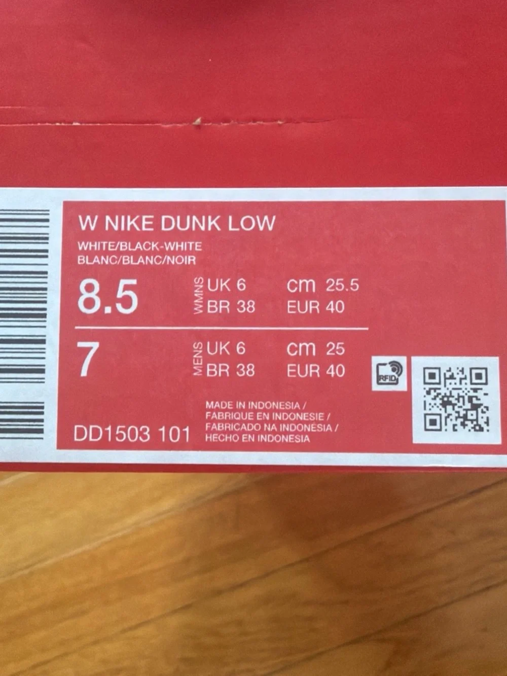 *NWT Women’s Low-Top Sneakers